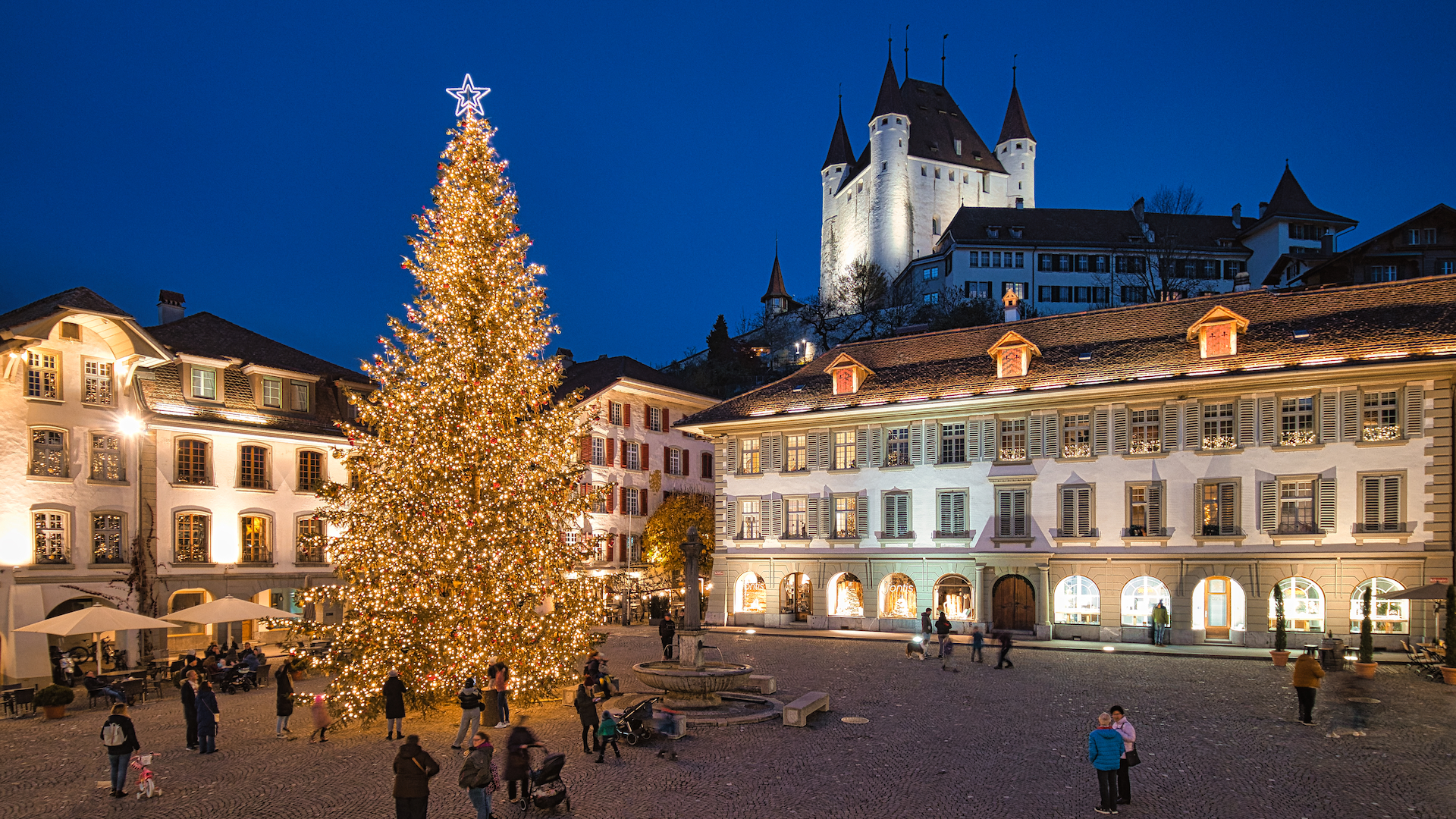 Weihnachtsbaum - Shopping in der Thuner Innenstadt